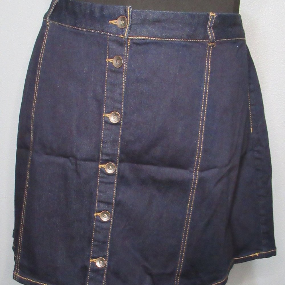 Denim A Lined Skirt with Buttons